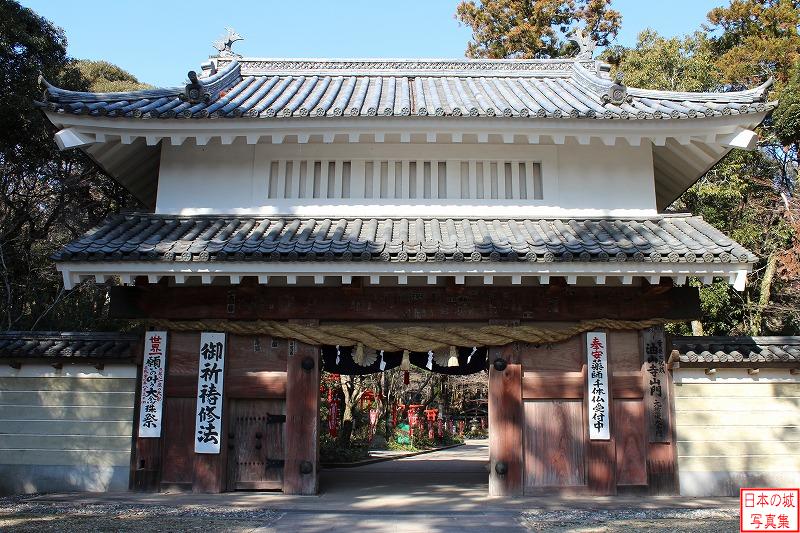 Kakegawa Castle Relocated gate (Main gate of Yusanji temple)