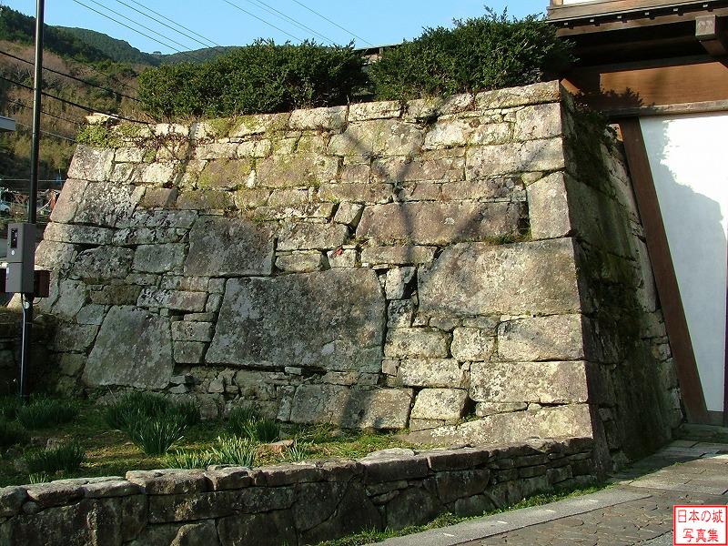 櫓門脇の石垣