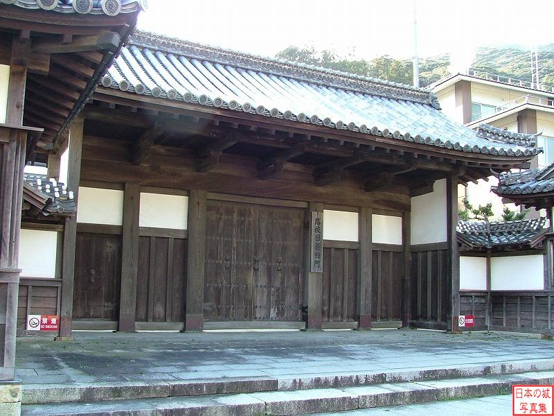 金石城 日新館 日新館は藩の勤王党の拠点となったが、勝井五八郎により粛清された。これは勝井騒動と呼ばれる。