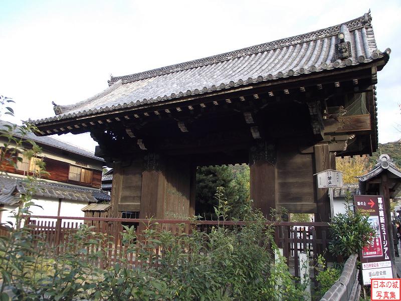 Fushimi Castle Relocated gate (Main gate of Koudaiji temple)