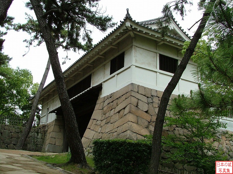 福山城筋鉄御門。伏見櫓と一緒に伏見城から移築されたと言われる