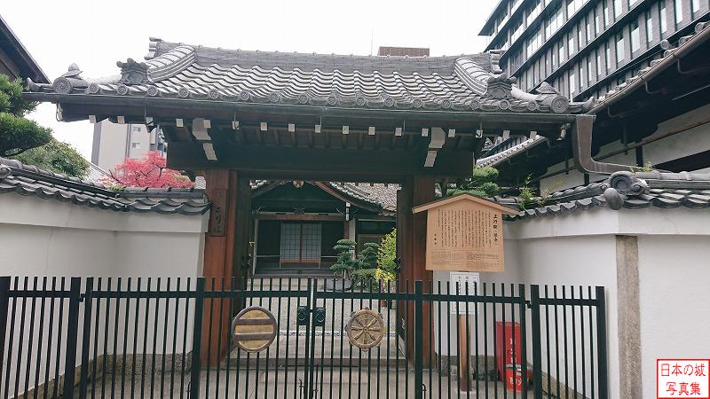 京都駅から至近にある正行院の本堂は伏見城が廃城される際に徳川家光によって寄進されたものと伝わる