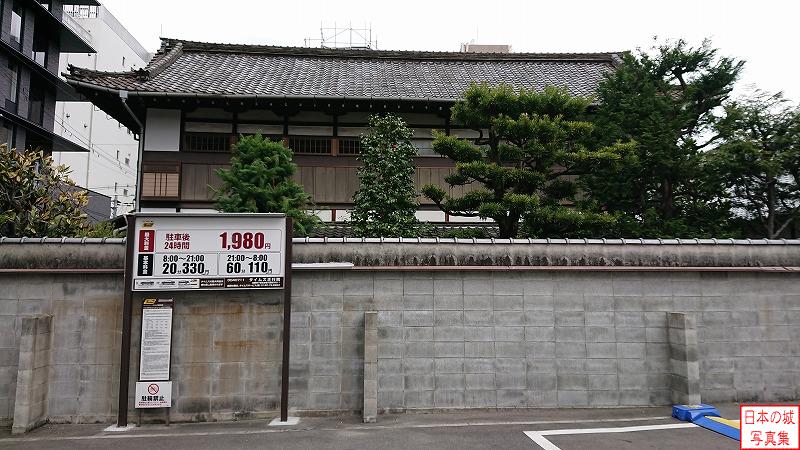 伏見城 移築御殿（正行院本堂） 伏見城御殿が移築されている京都駅から至近にある正行院。寺の裏側から見る