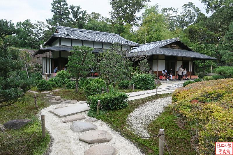 和楽亭。豪商・角倉家の屋敷跡の建築資材や庭石、樹木を用い昭和40年(1965)に造られた迎賓施設。現在は茶房として営業している。