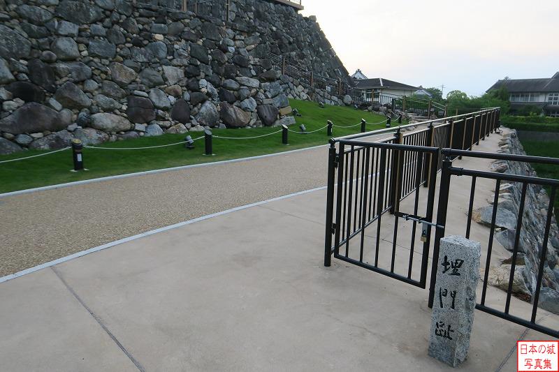 大和郡山城 本丸 埋門跡のようす。天守台東側に設けられていた。